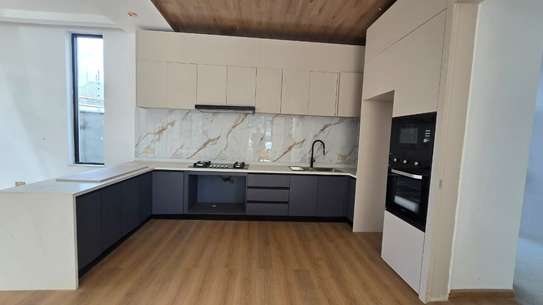 4 Bed House with En Suite in Lavington image 3