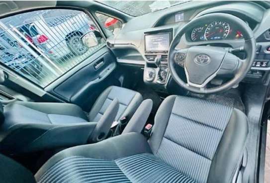 Toyota Noah WxB 2018 2wd image 5