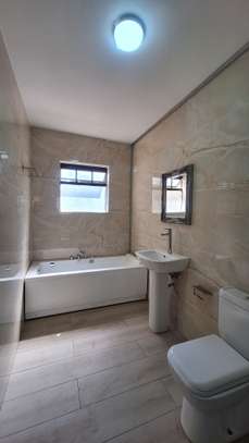 4 Bed Apartment with En Suite in Westlands Area image 1