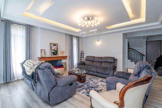 4 Bed House with En Suite at Five Star Paradise image 10