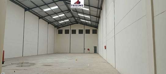 8877 ft² warehouse for rent in Industrial Area image 5