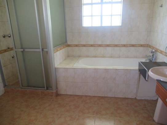 4 Bedrooms House To Let in Kyuna Estate image 13