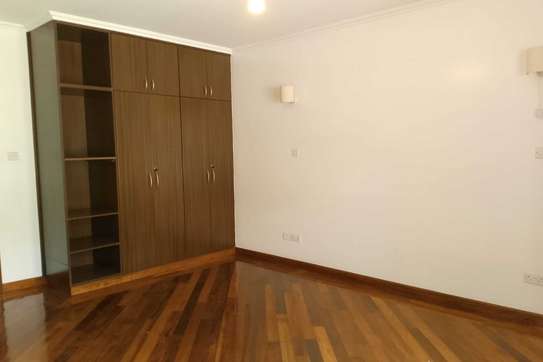 3 Bed Apartment with En Suite in Kilimani image 12