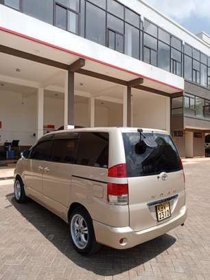 TOYOTA NOAH image 13