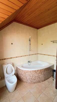 4 Bed Townhouse with En Suite in Lavington image 7