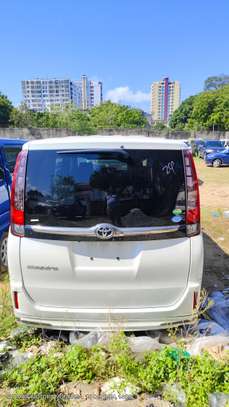 Toyota Noah Esquire White colour 2018 image 1