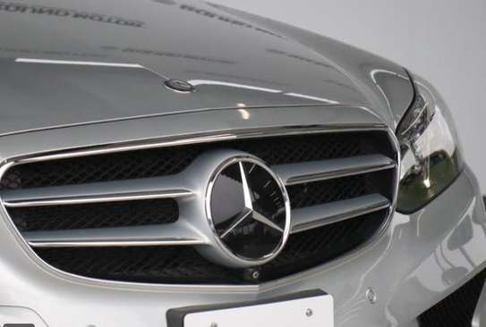 Mercedes Benz image 3