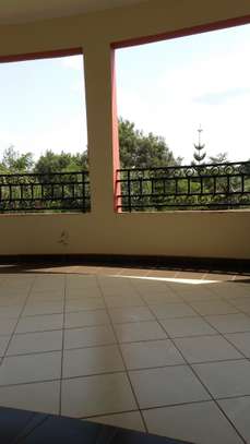 5 Bed House with En Suite at Faith Avenue image 4