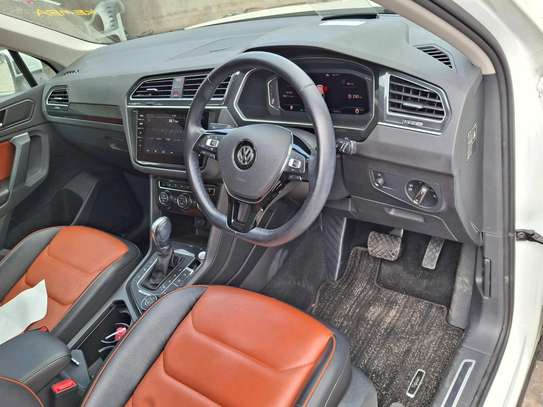 Volkswagen Tiguan Sunroof White TDI 2018 2000cc image 4