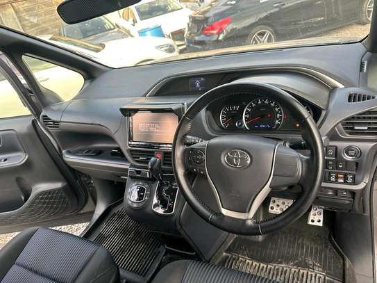 Toyota Voxy 2017 model new shape hybrid image 3