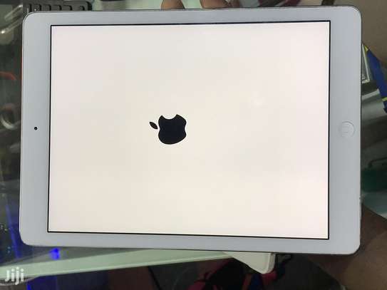 Apple iPad Air 64 GB Gray image 2