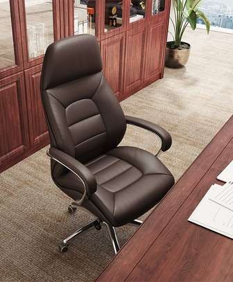Office Chair:  Leather Swivel Office Boss Chair image 5