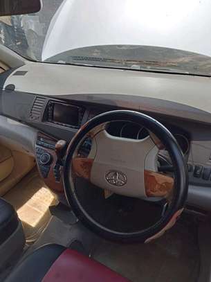 Toyota isis image 2
