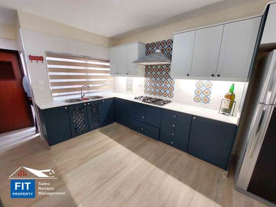 4 Bed House with En Suite in Brookside image 15