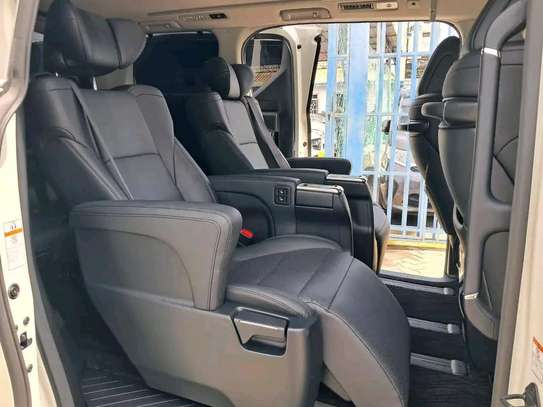Toyota Alphard sunroof image 6