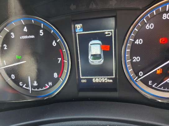 Toyota Harrier image 3