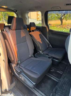 Toyota noah new image 5