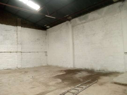 16,000 ft² Warehouse with Parking in Industrial Area image 3