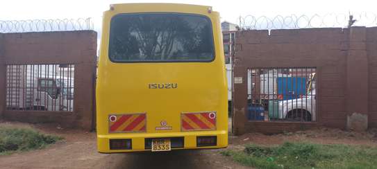 Isuzu NQR -MAX,37 seaters image 6