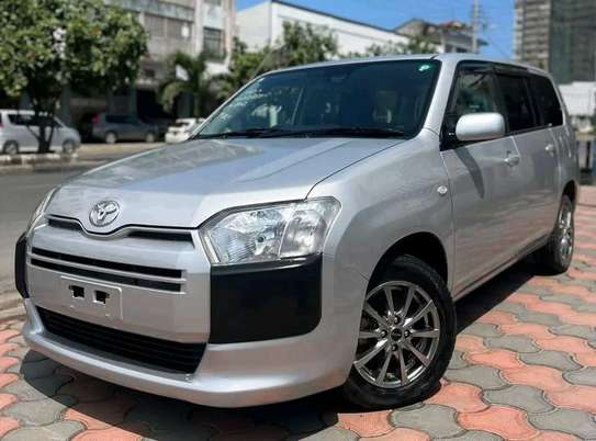 Toyota  succeed silver image 9