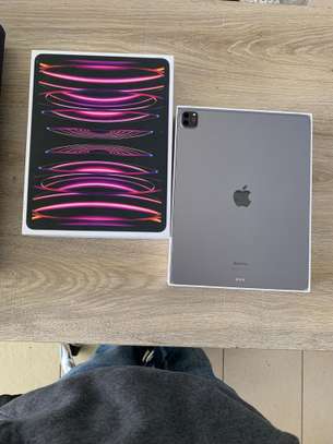 12.9” iPad Pro 6th Gen(Wi-Fi) 512GB image 1