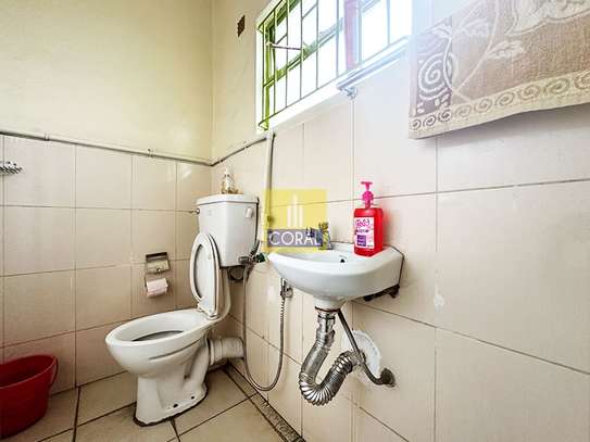 7,500 ft² Warehouse with Parking in Industrial Area image 22