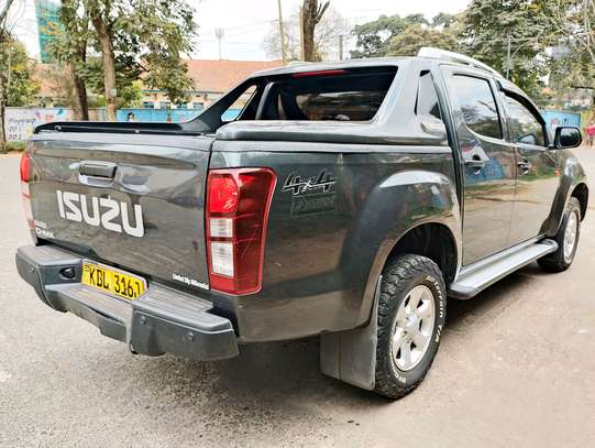Isuzu Pickup Truck Black Durable Reliable image 11