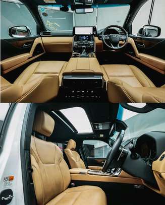 Lexus LX600 2022 Sport White image 8