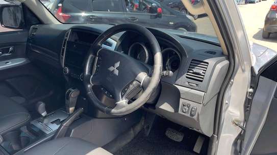 MITSUBISH PAJERO 2017MODEL DIESEL image 5
