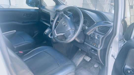Toyota noah 2017  8 seater normal image 6