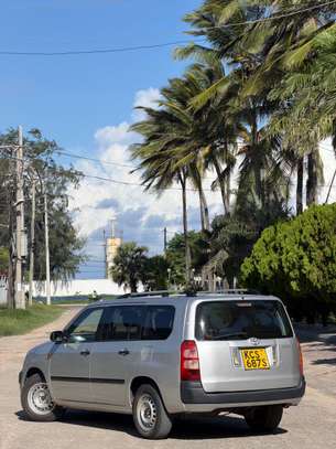 Toyota succeed image 3