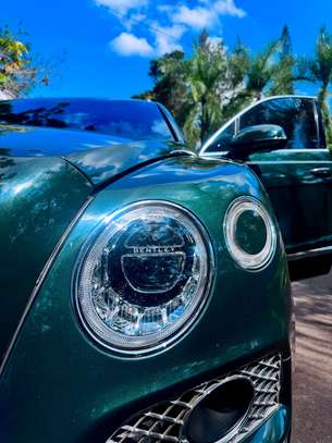 2019 Bentley bentayga image 3