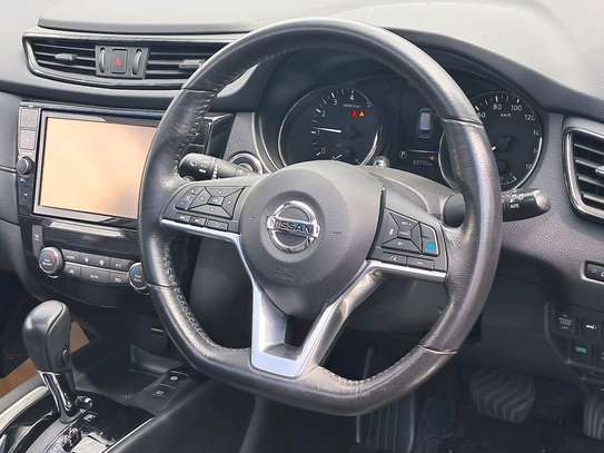 Nissan X-Trail sunroof image 7
