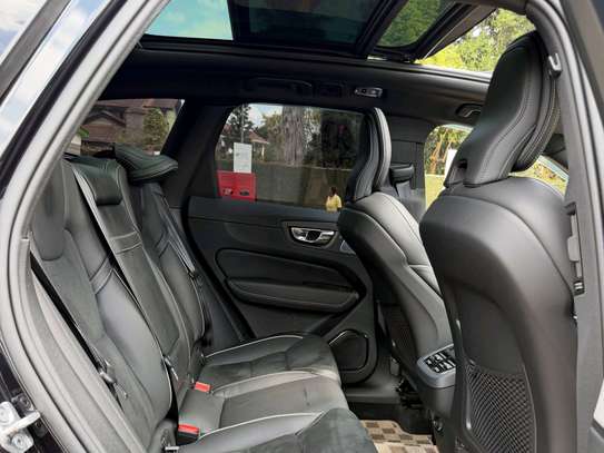 2019 Volvo XC60 T6 R-Design image 6
