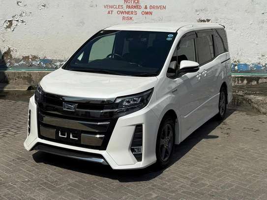 White Minivan with Modern Grille & Roomy Interior  2019 image 2