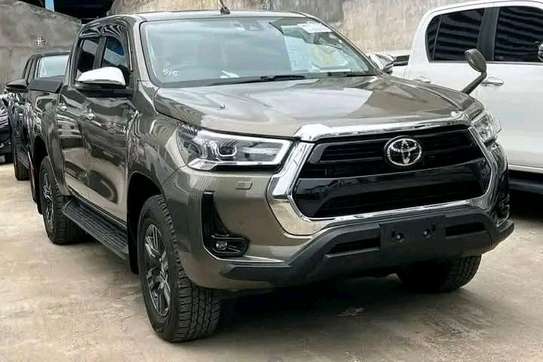 Toypta hilux double cabin image 2
