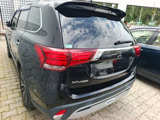 Mitsubishi Outlander image 3