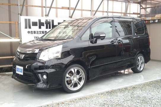 Toyota Noah Pigiame