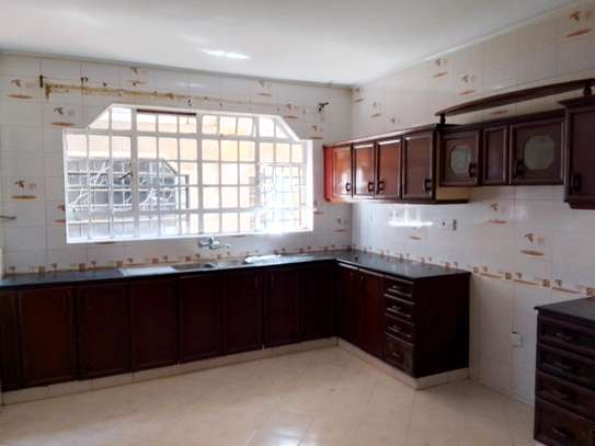 Kileleshwa:Classic three bedrooms Apt for rent. image 5