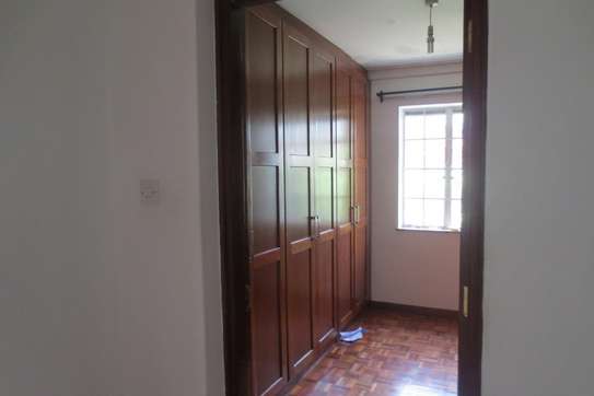 5 Bed Townhouse with En Suite in Rosslyn image 13