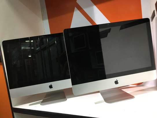 Apple 21.5 iMac Desktop Computer (Late 2013 )Core i5 image 4