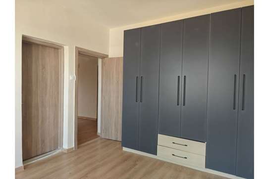 5 Bed Apartment with En Suite in Parklands image 8
