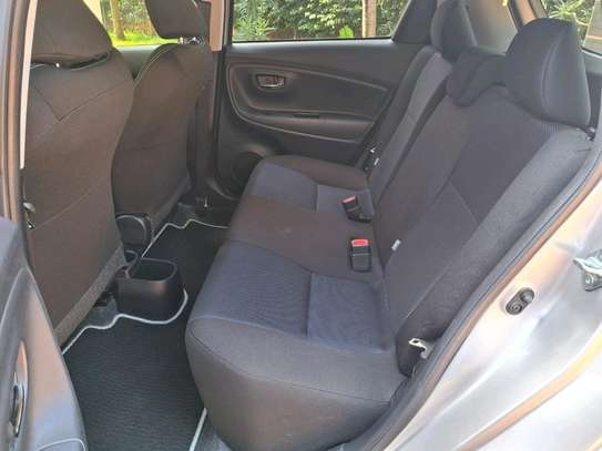 Toyota Vitz Silver 1300cc 2018 image 8
