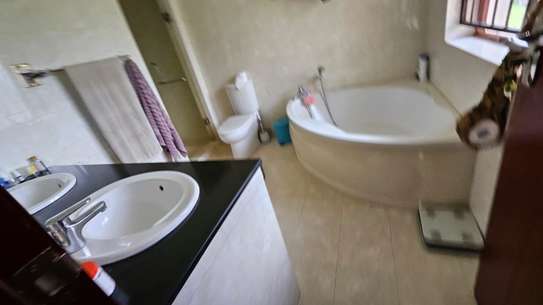 5 Bed House with En Suite in Runda image 15