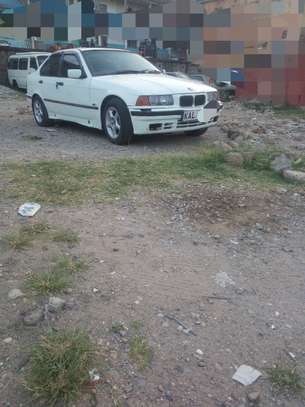 BMW 320i image 3