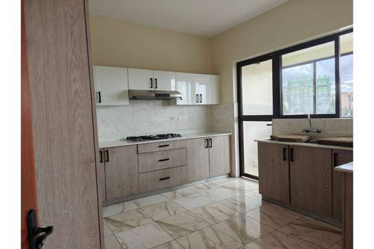 3 Bed Apartment with En Suite in Parklands image 5