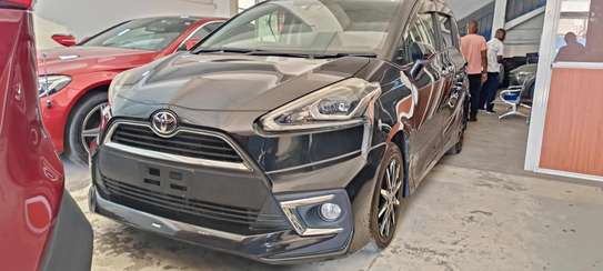 Toyota corolla Sienta hybrid Black 2018 image 9