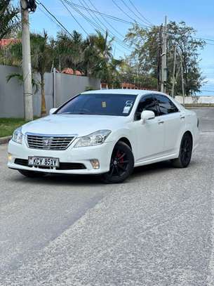 Toyota crown Royal saloon 2018 model image 1