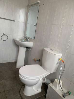 2 bedroom apartment master Ensuite available image 4