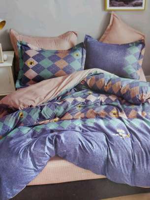Binded duvet with 
•1bedsheet 
•2 pillowcases 6*6 image 2